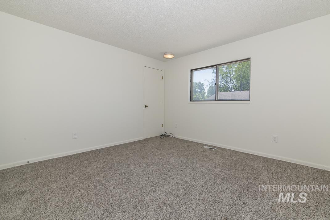 372 N Eagle Glen Ln Property Photo 17