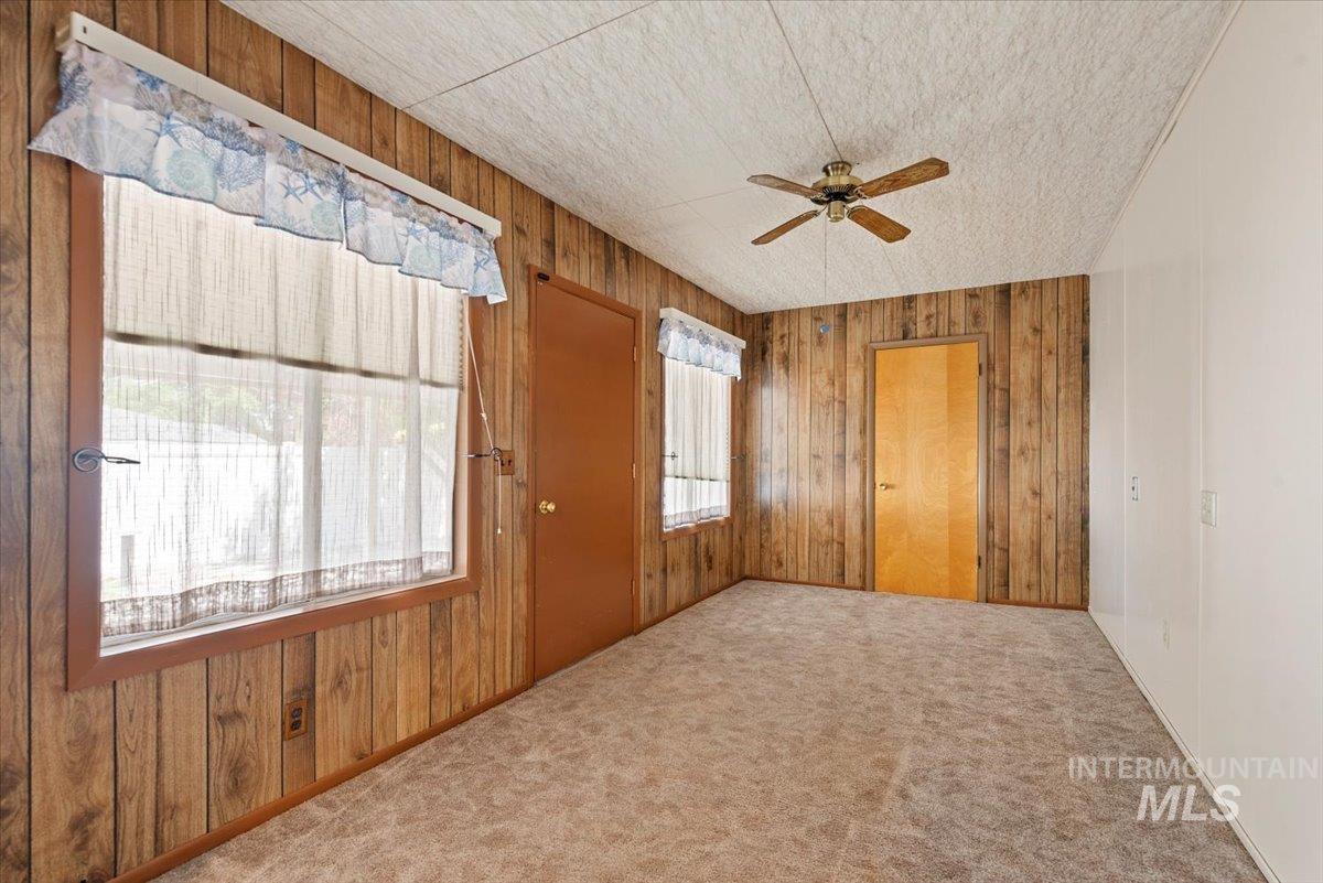 611 E Dewey Lane Property Photo 18
