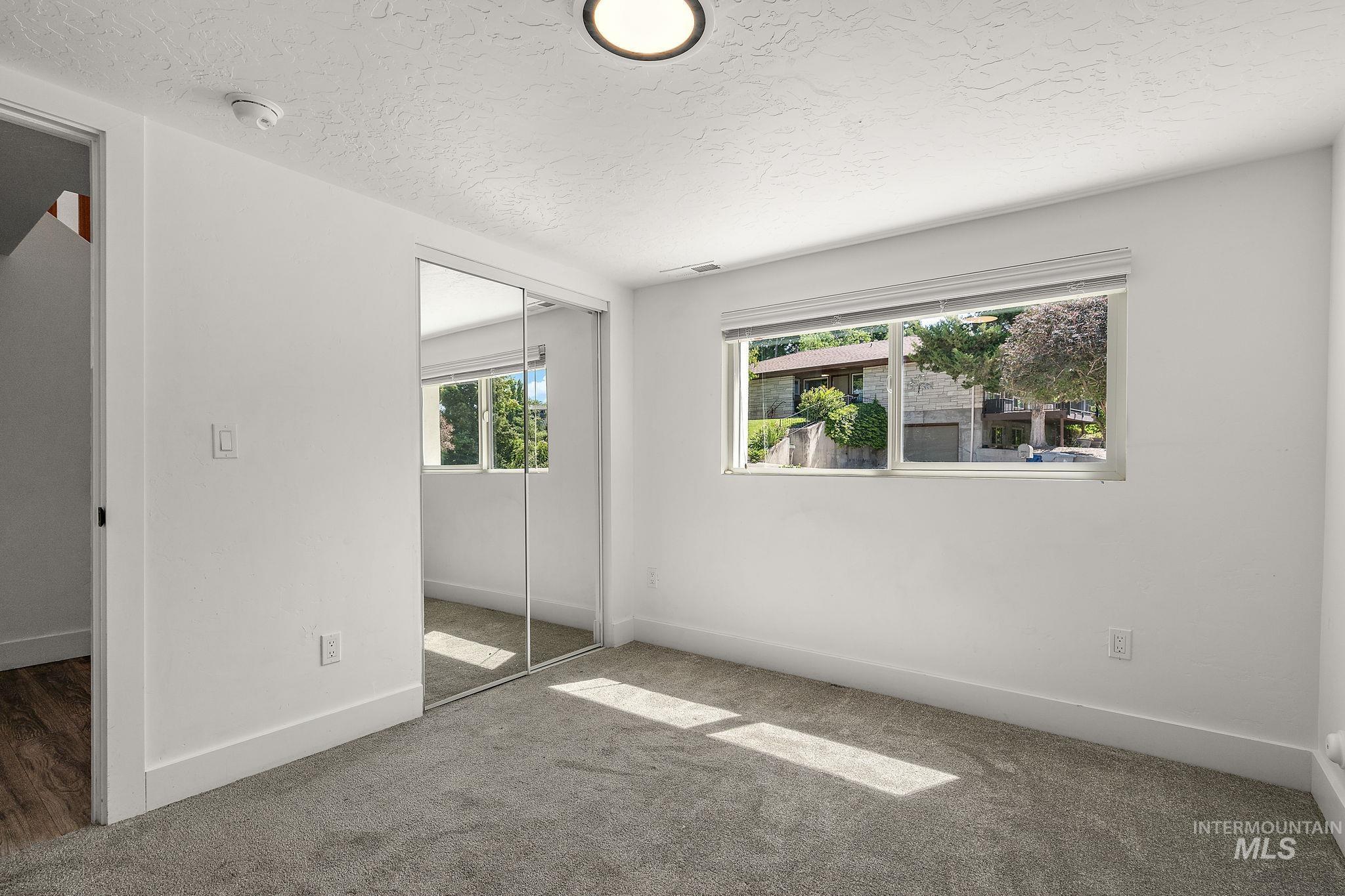 3101 N Ridgeway Dr Property Photo 39