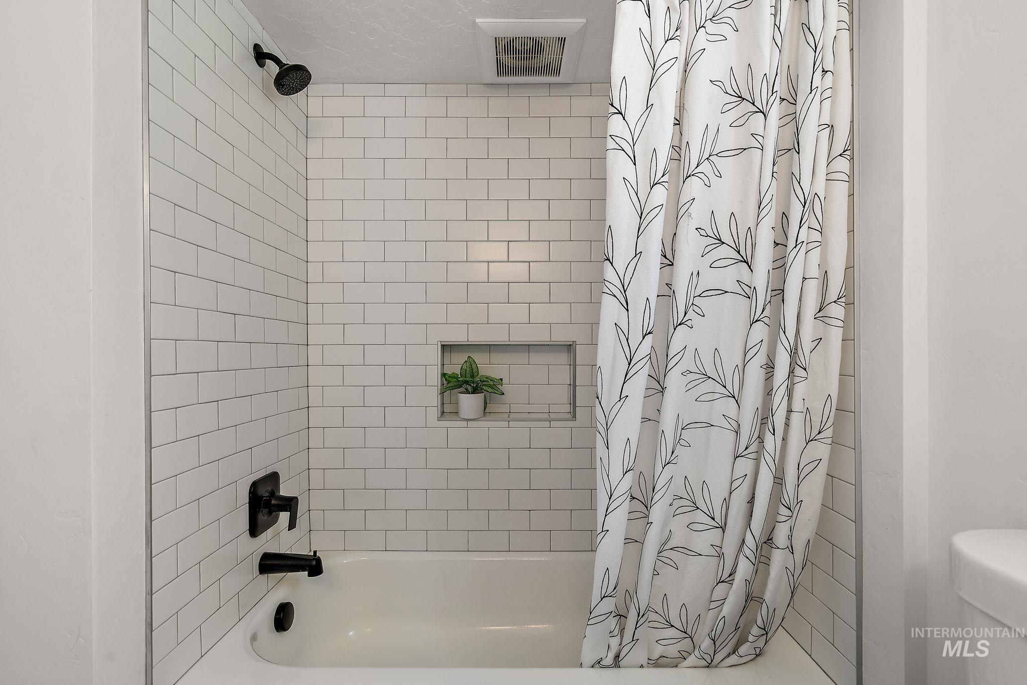 3101 N Ridgeway Dr Property Photo 42