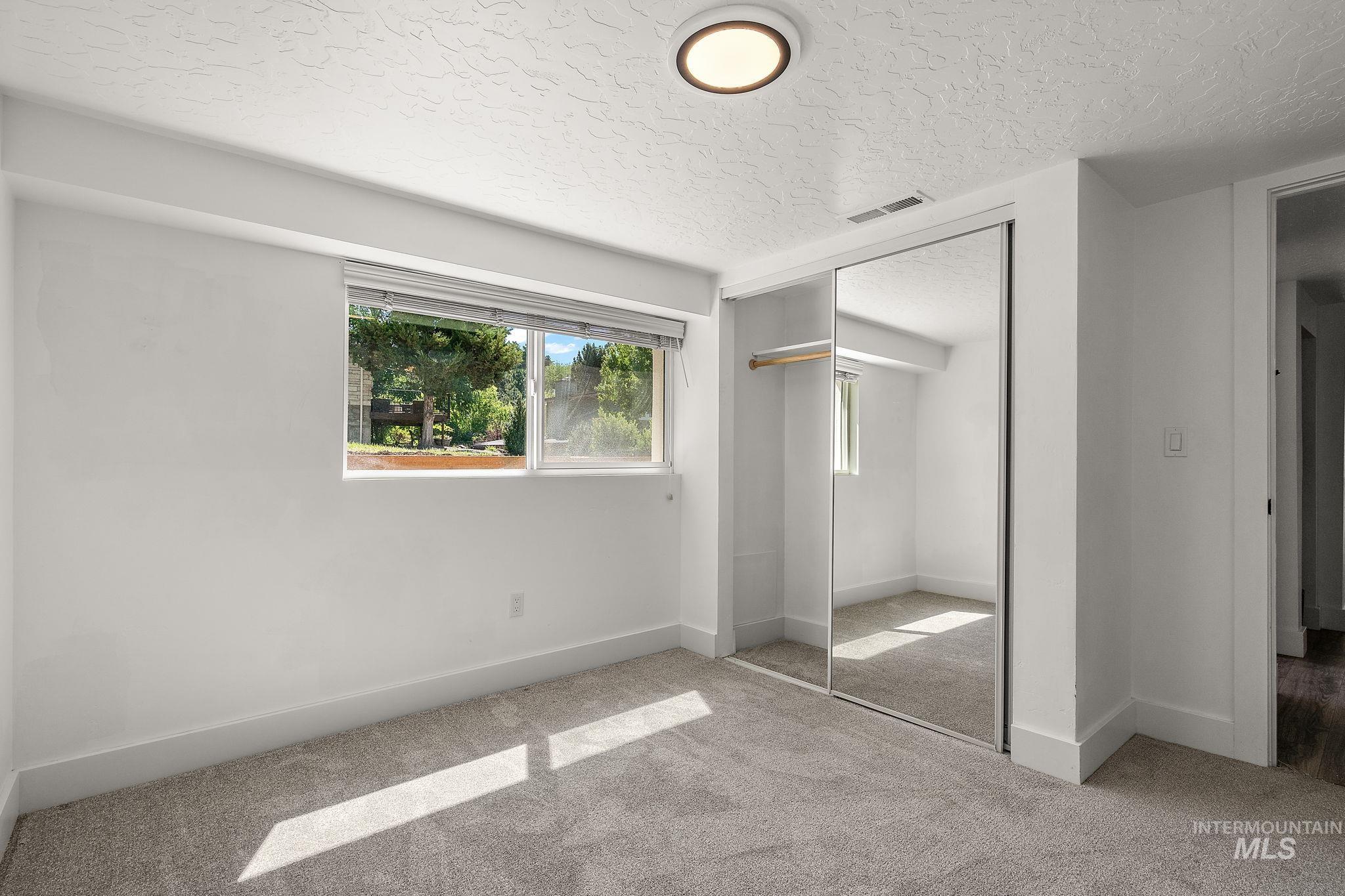 3101 N Ridgeway Dr Property Photo 44
