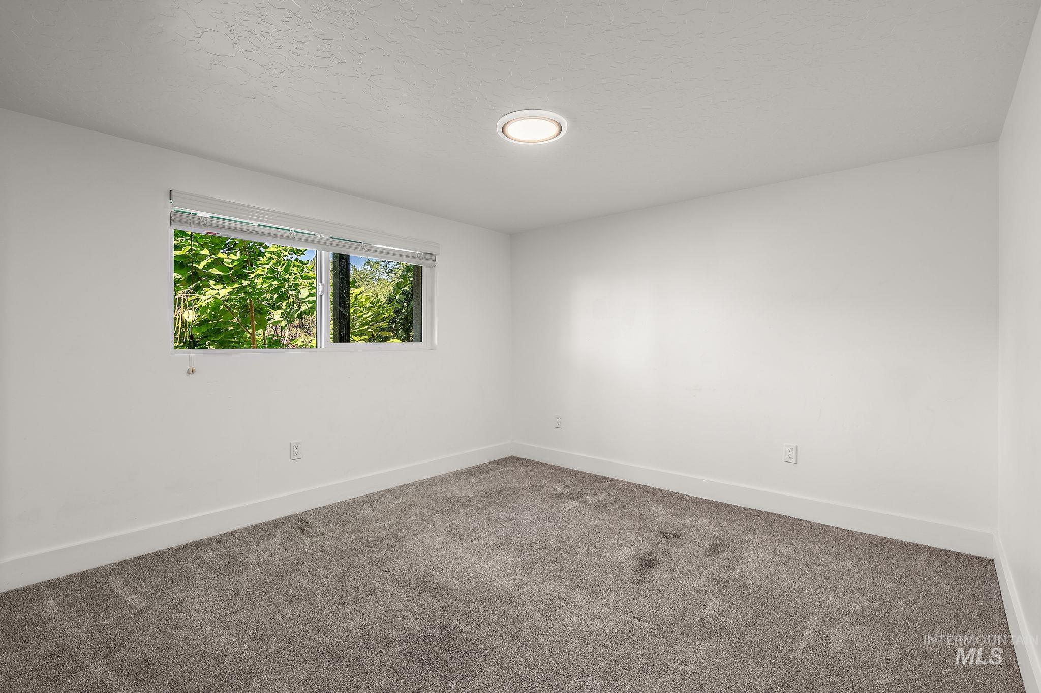 3101 N Ridgeway Dr Property Photo 45