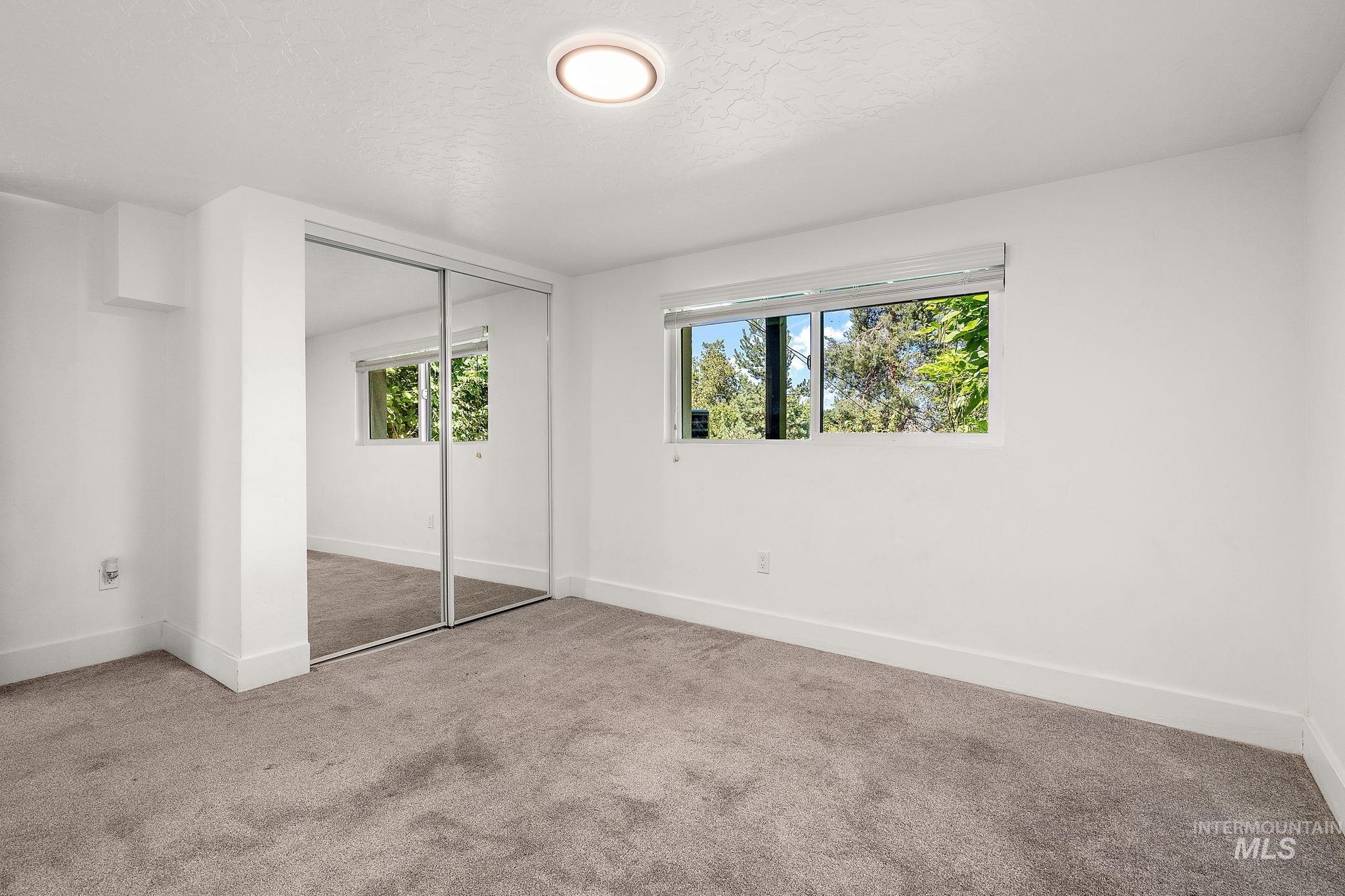3101 N Ridgeway Dr Property Photo 46