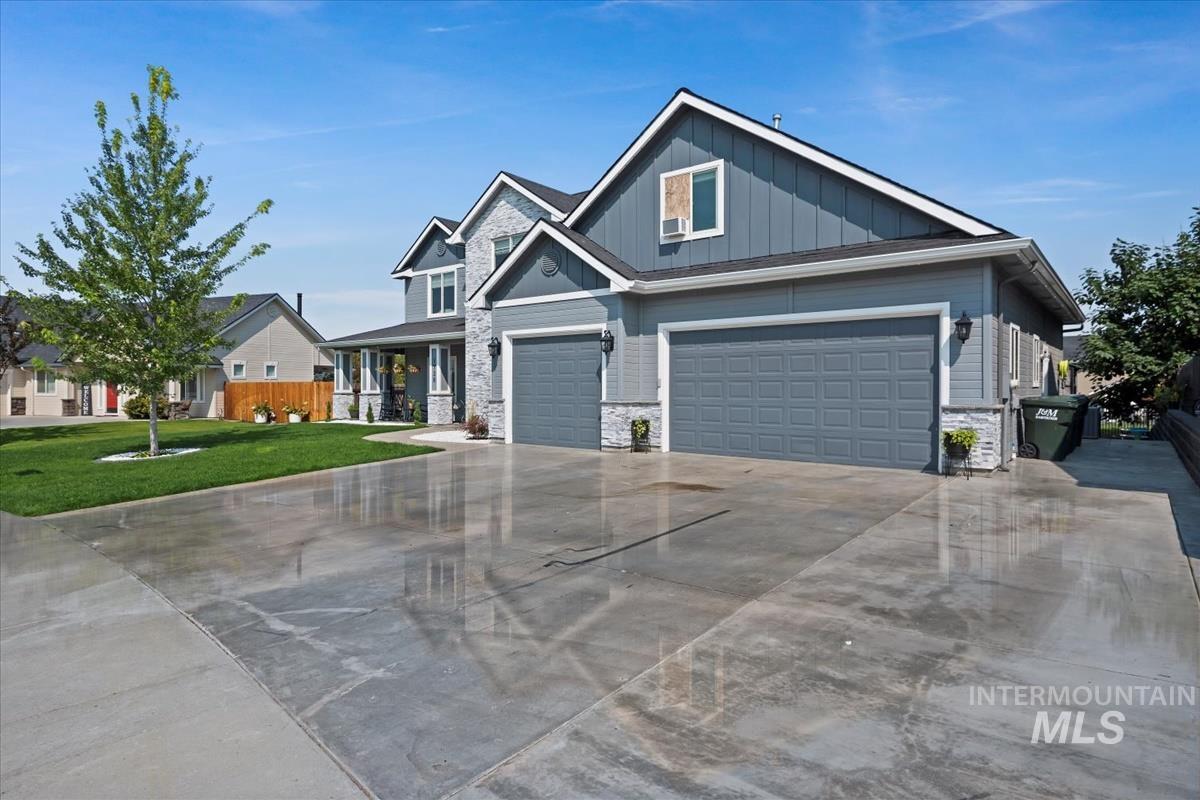 1726 N Calaveras Pl Property Photo 3