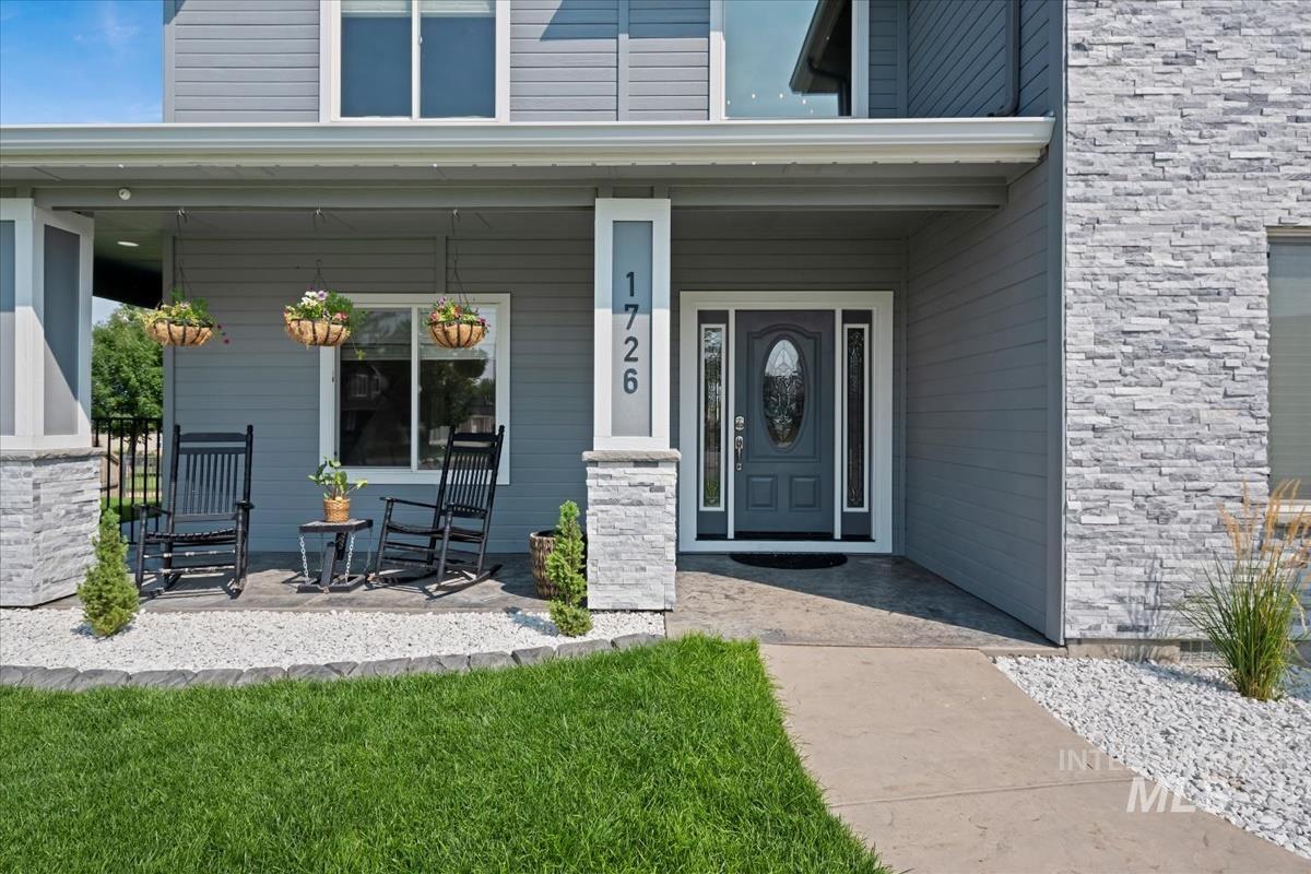 1726 N Calaveras Pl Property Photo 4