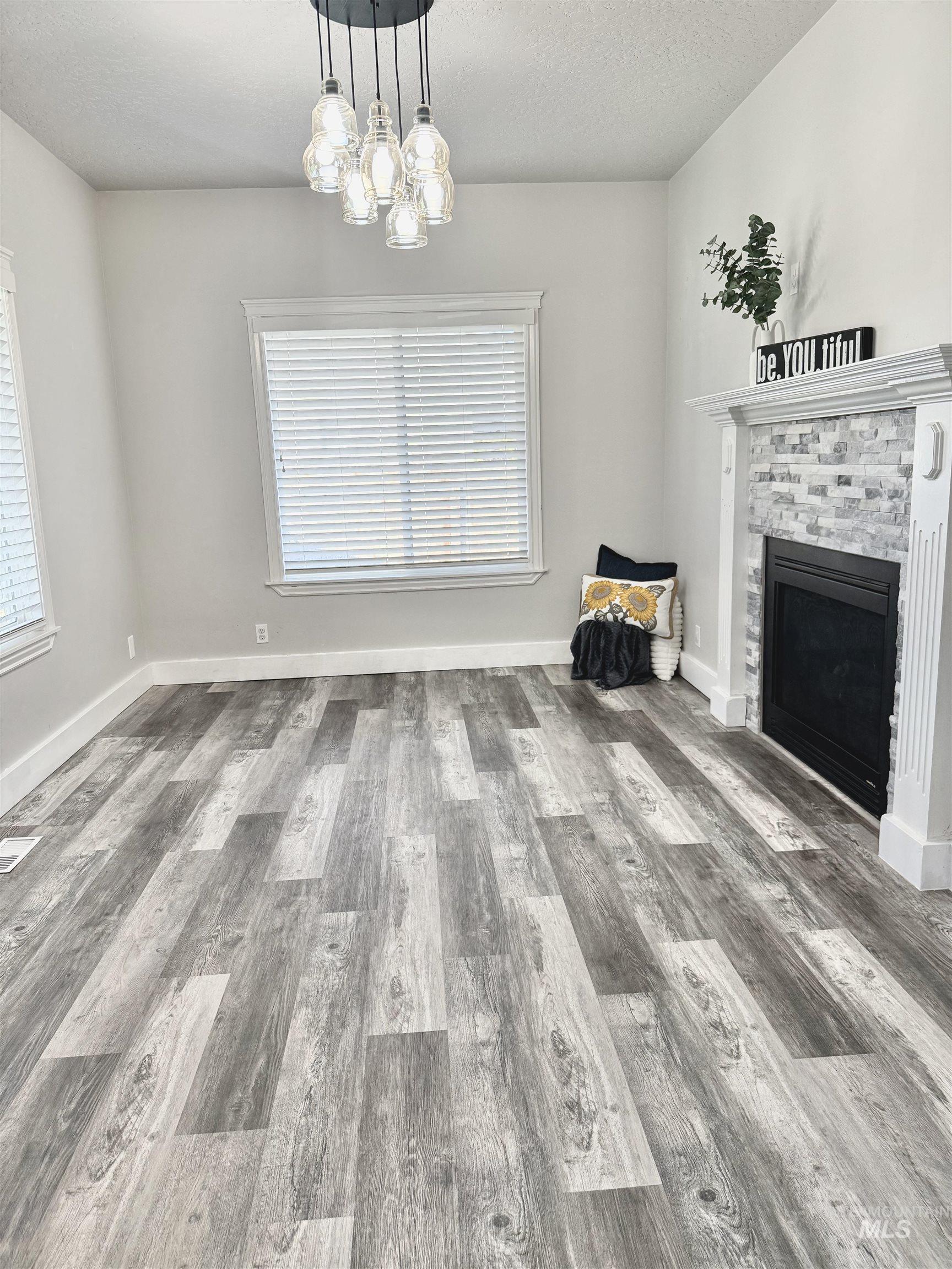 1726 N Calaveras Pl Property Photo 6