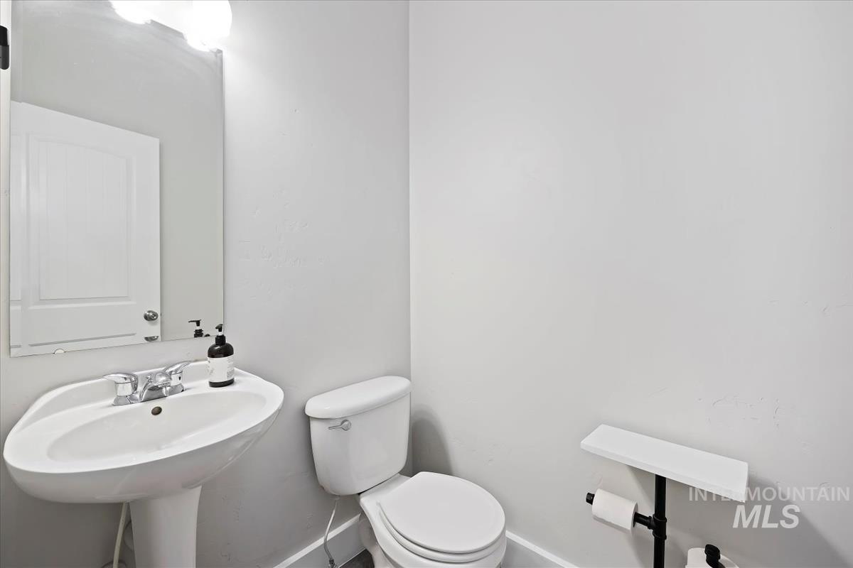 1726 N Calaveras Pl Property Photo 16