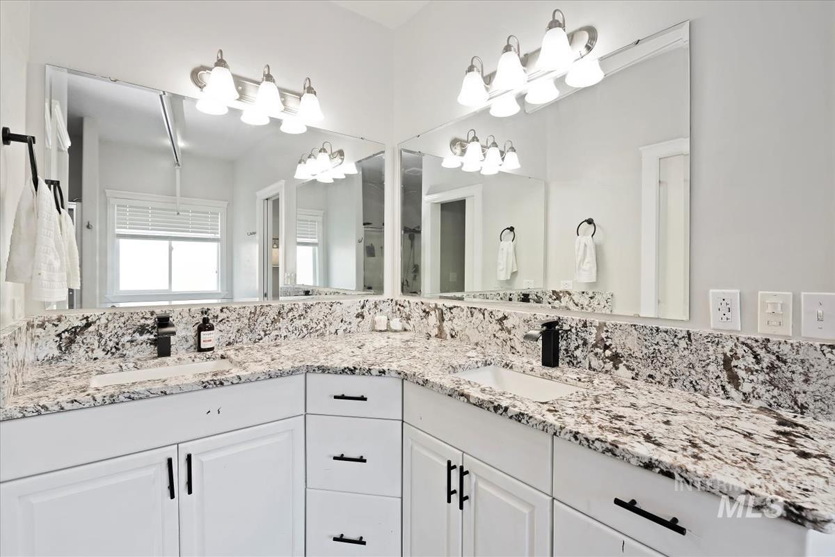 1726 N Calaveras Pl Property Photo 20