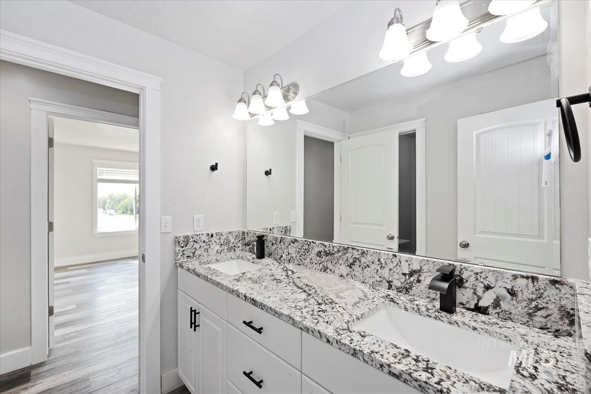 1726 N Calaveras Pl Property Photo 28