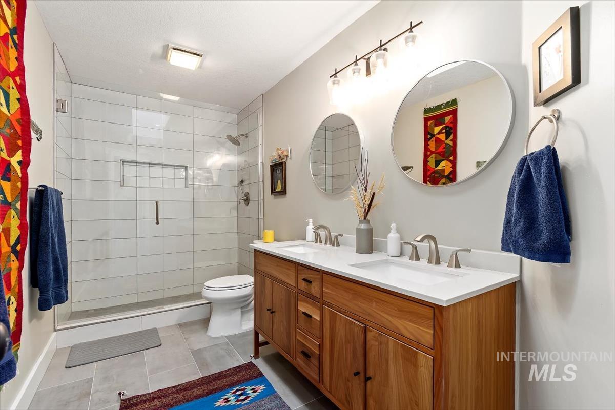 1225 E Harcourt Property Photo 23