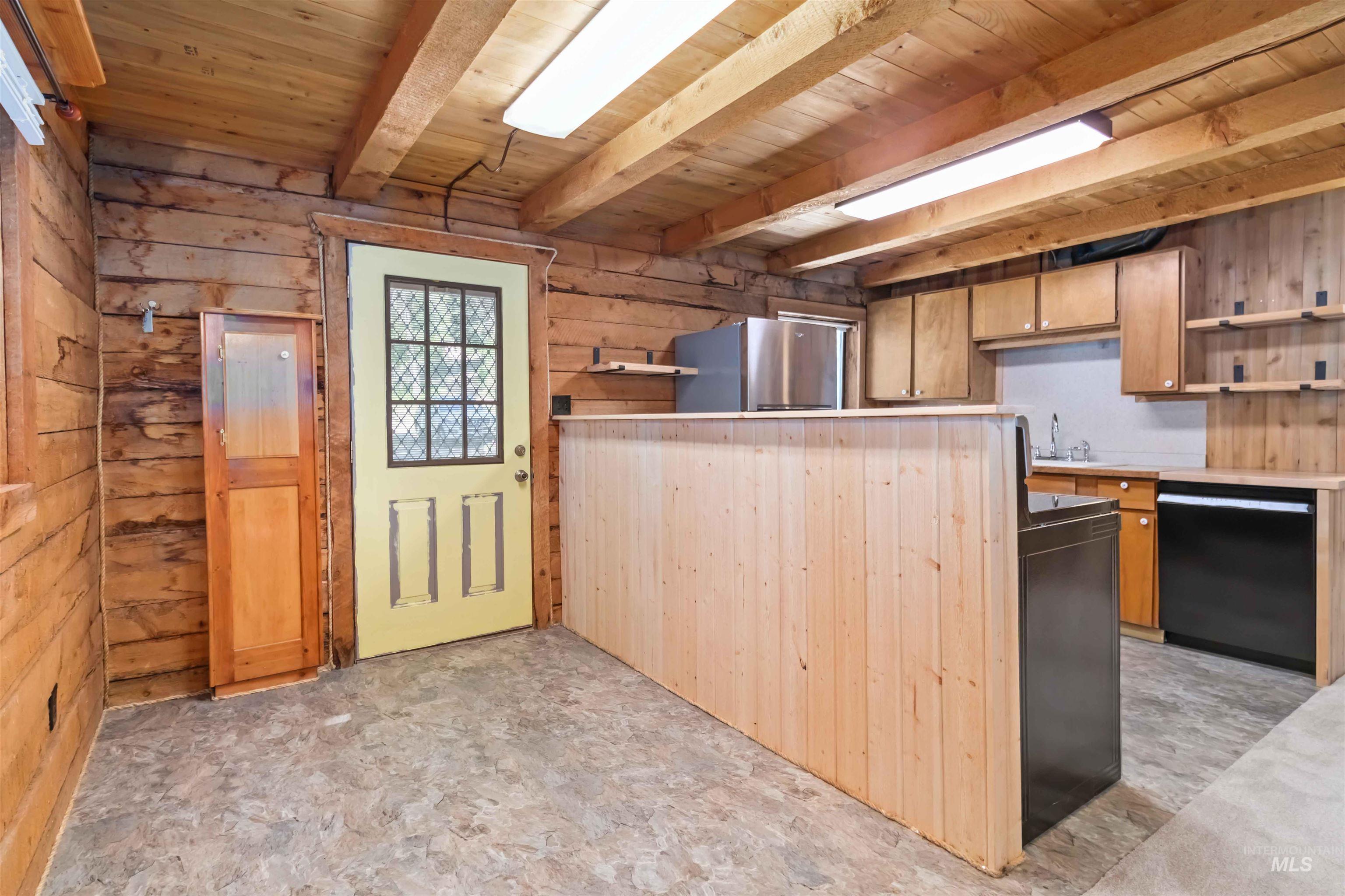 36 Elk Run Property Photo 5