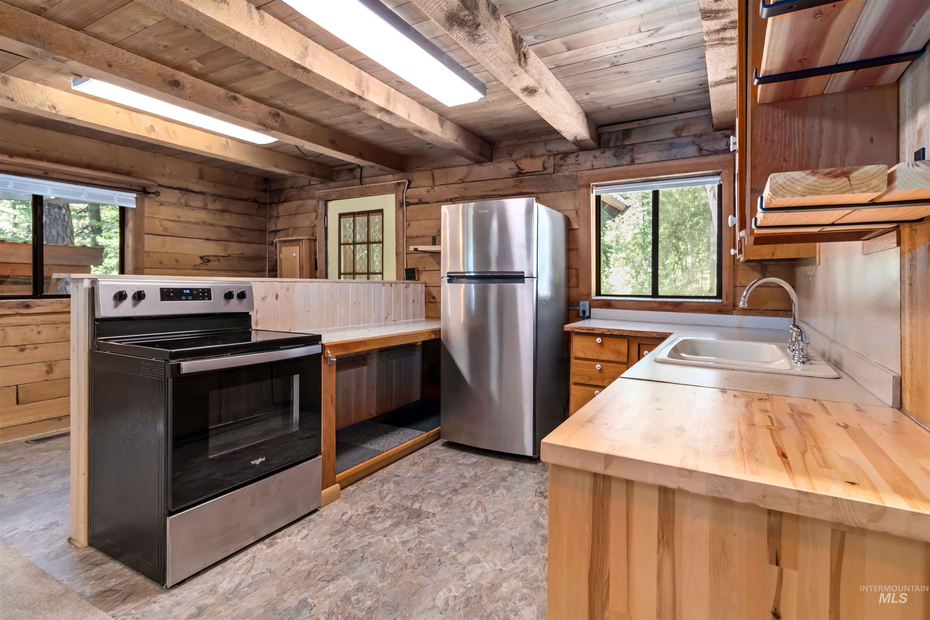 36 Elk Run Property Photo 6