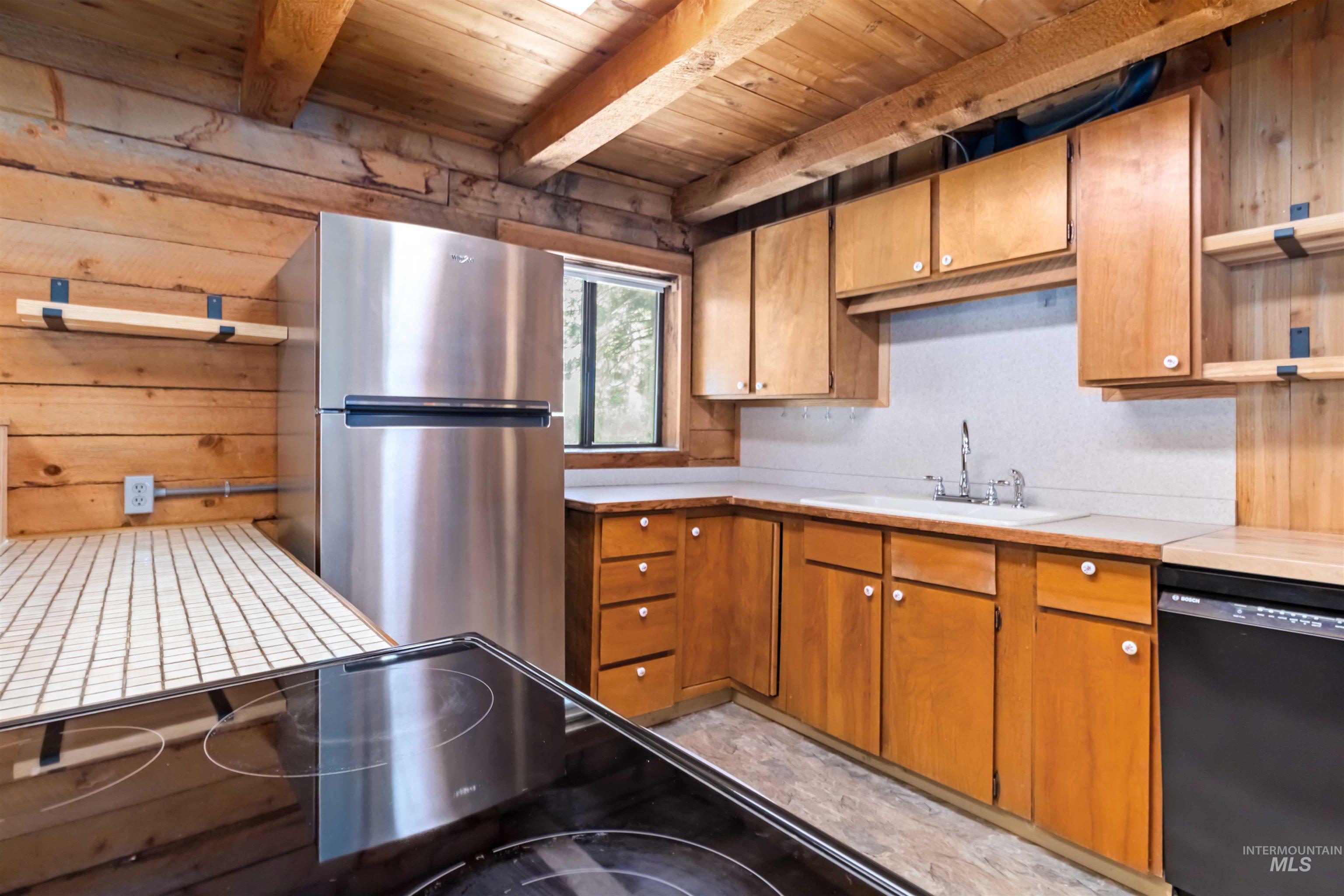 36 Elk Run Property Photo 7