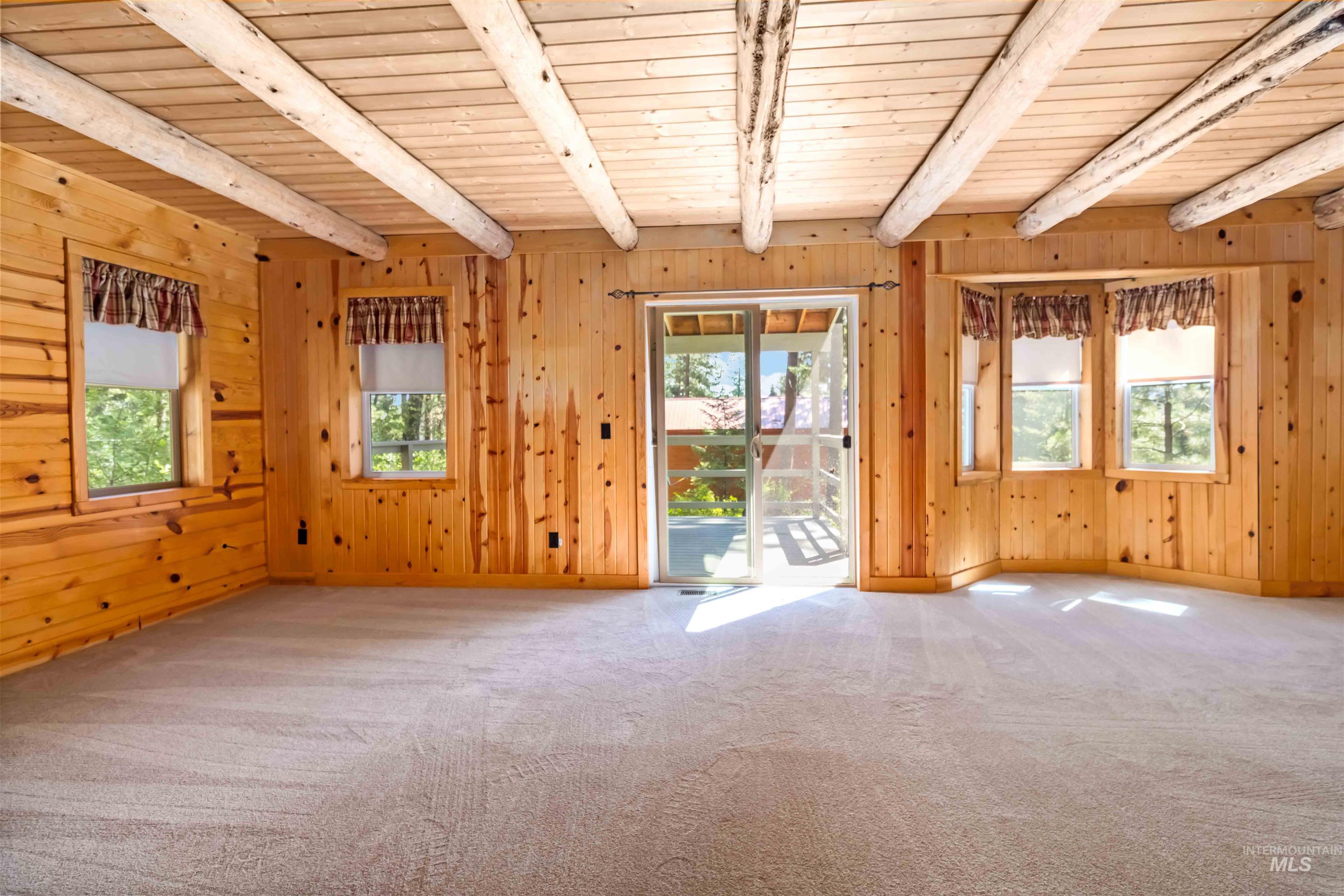 36 Elk Run Property Photo 8