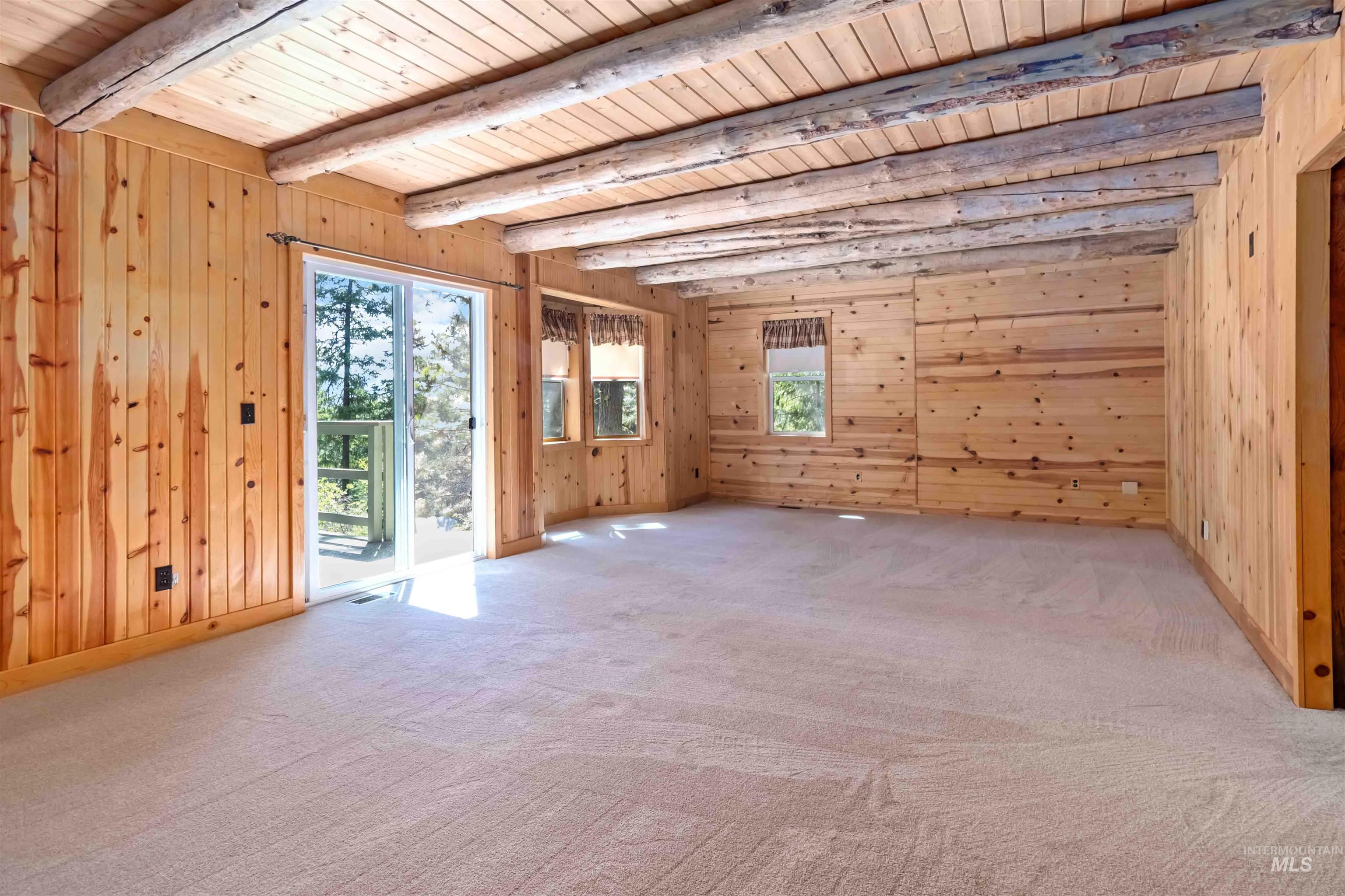 36 Elk Run Property Photo 9