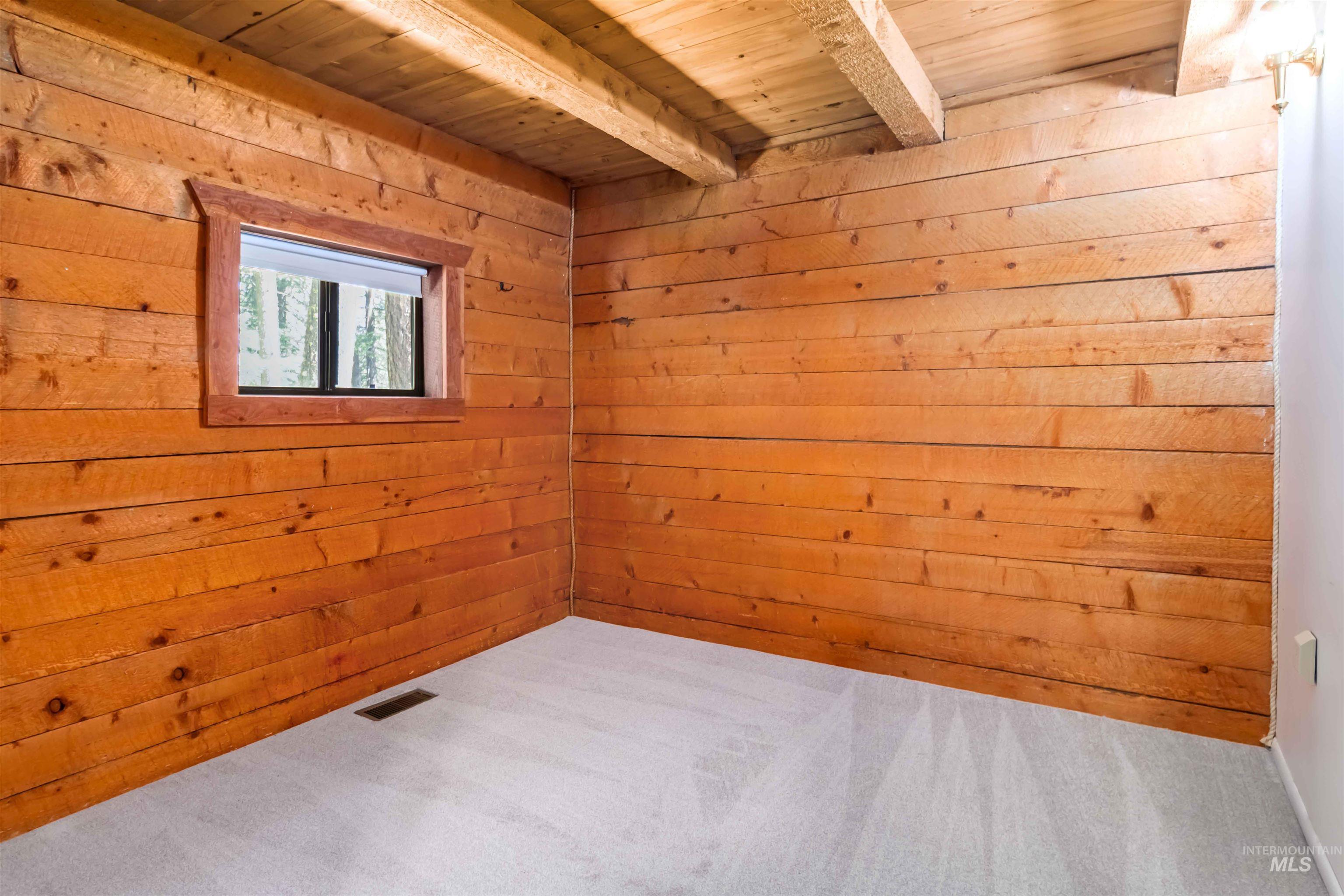 36 Elk Run Property Photo 13
