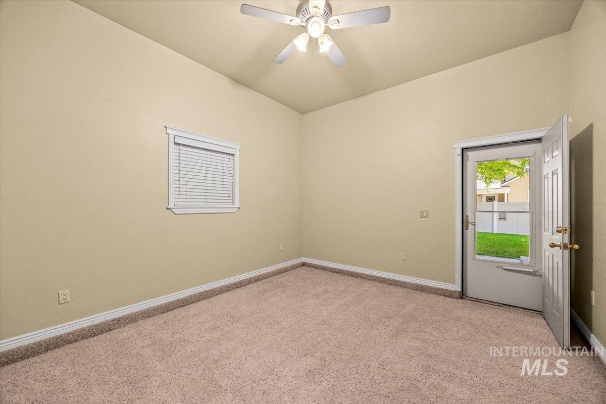 5013 W Classic Property Photo 9