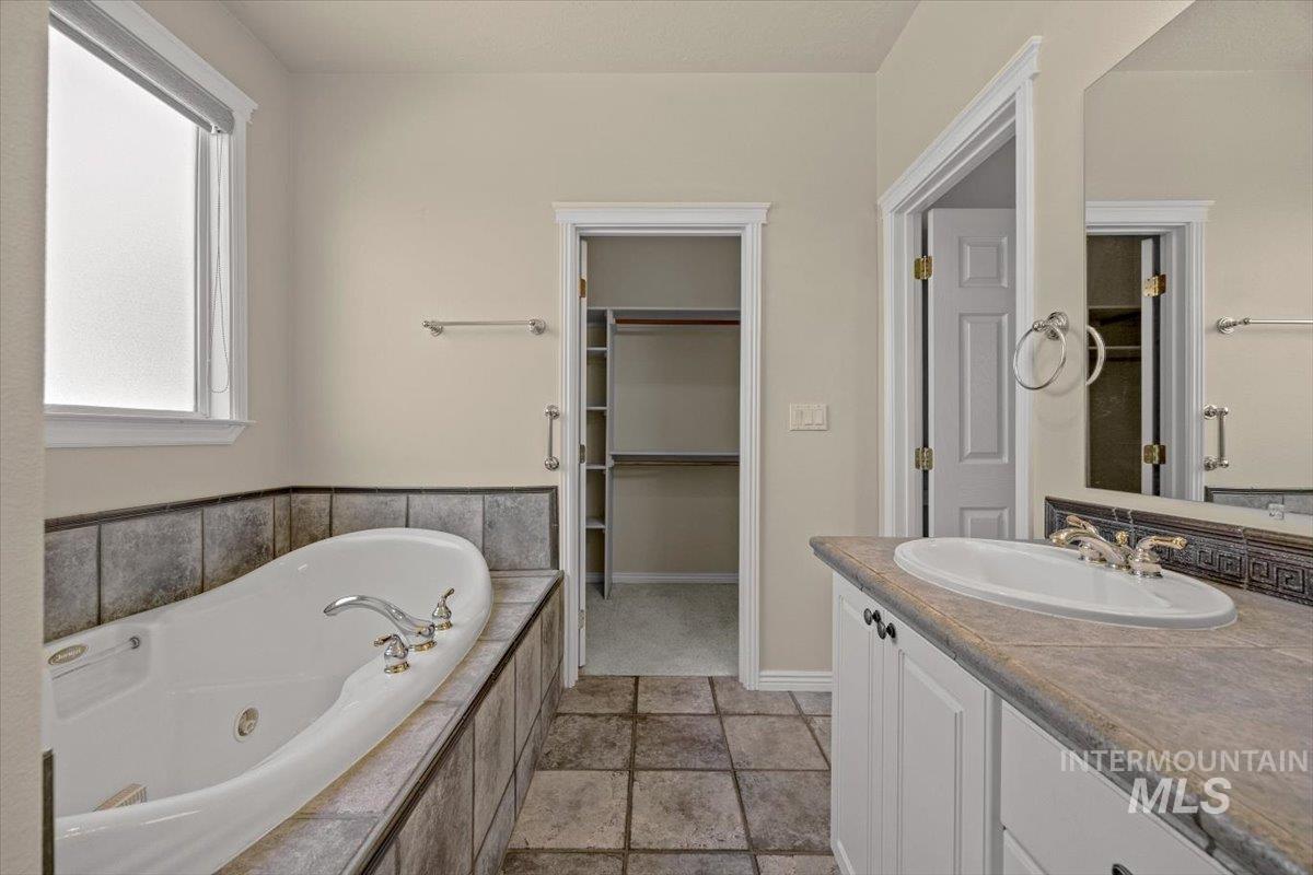 5013 W Classic Property Photo 12