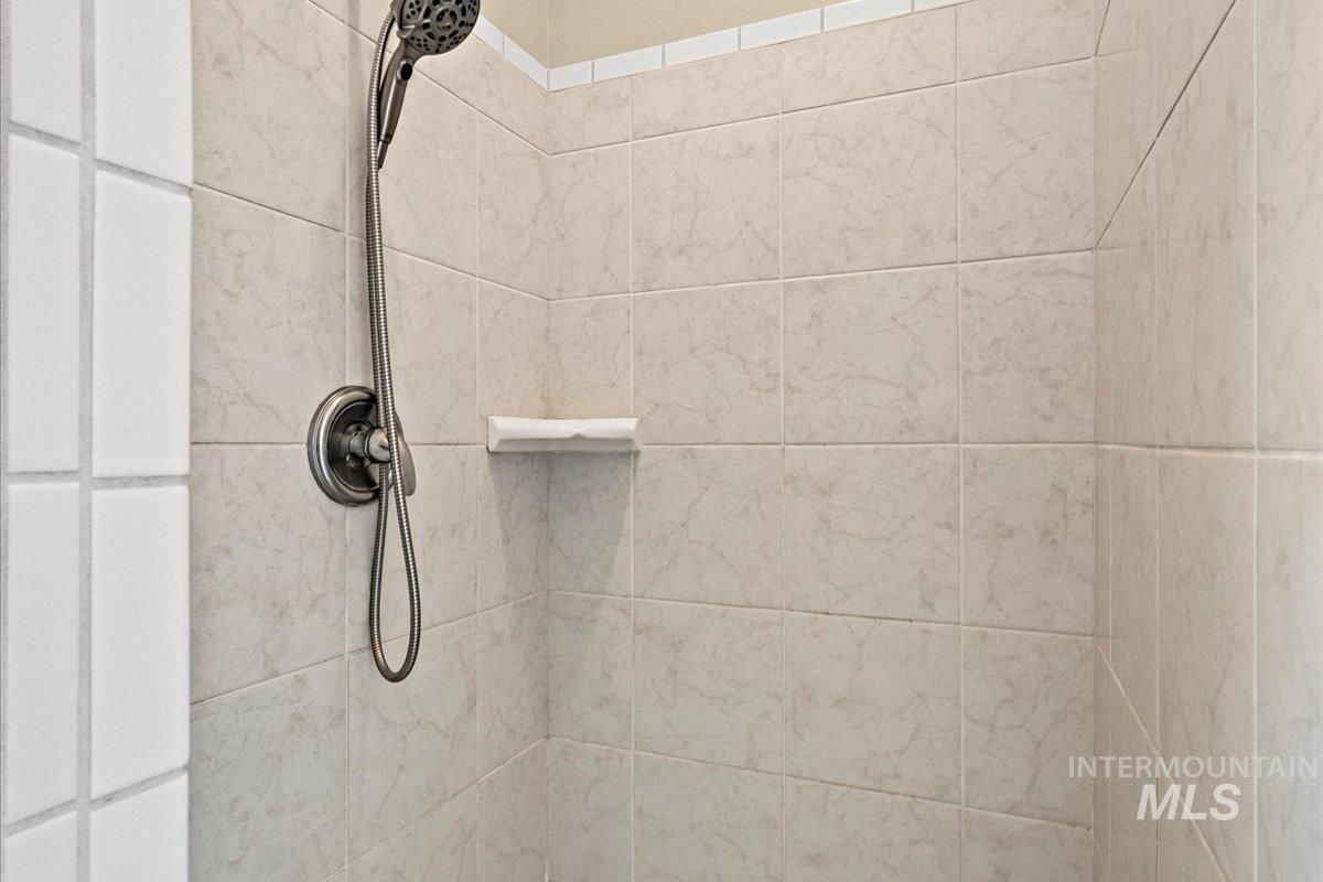 5013 W Classic Property Photo 13