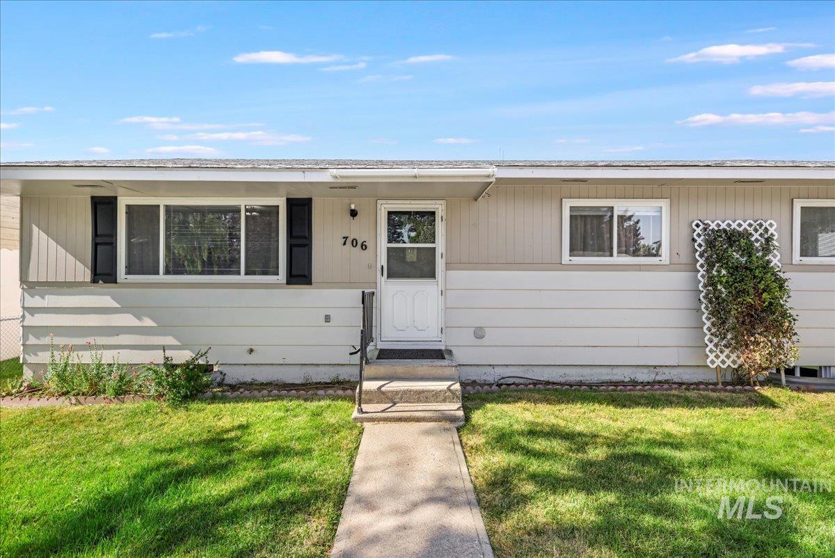 706 10th Avenue Property Photo 2