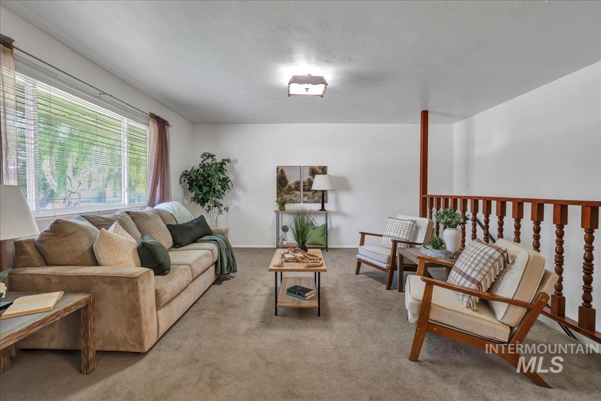 706 10th Avenue Property Photo 5