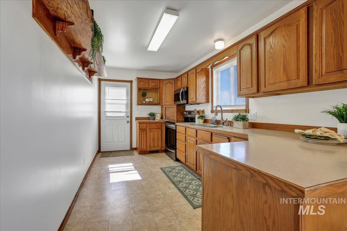706 10th Avenue Property Photo 11