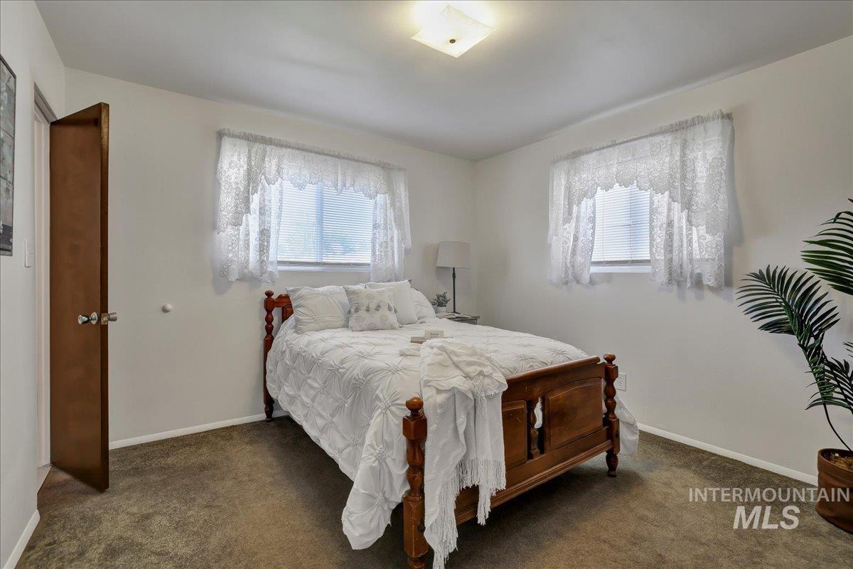 706 10th Avenue Property Photo 14