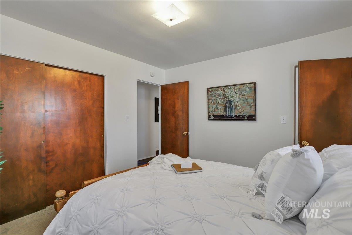 706 10th Avenue Property Photo 15