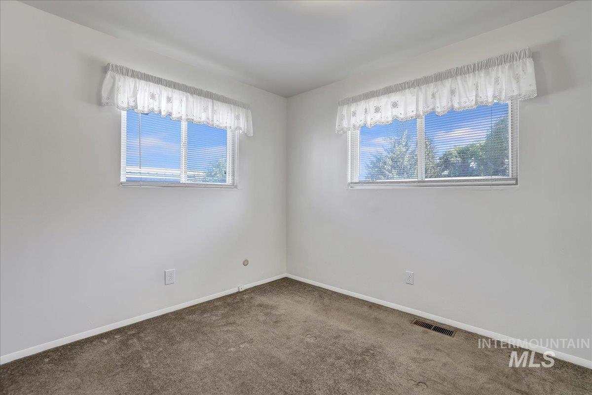 706 10th Avenue Property Photo 17