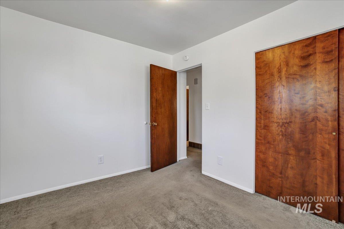 706 10th Avenue Property Photo 18