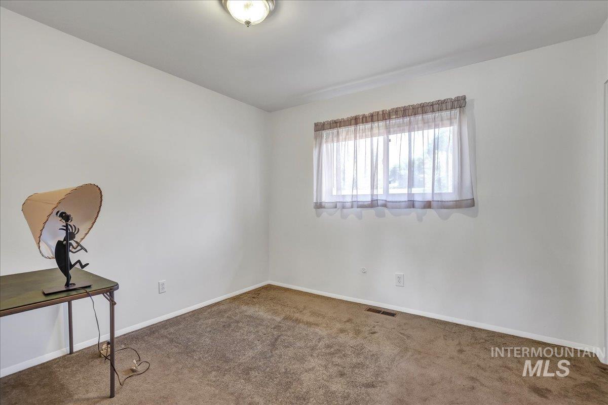 706 10th Avenue Property Photo 19