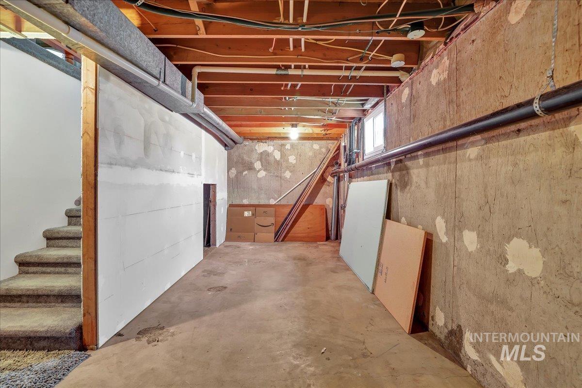 706 10th Avenue Property Photo 22