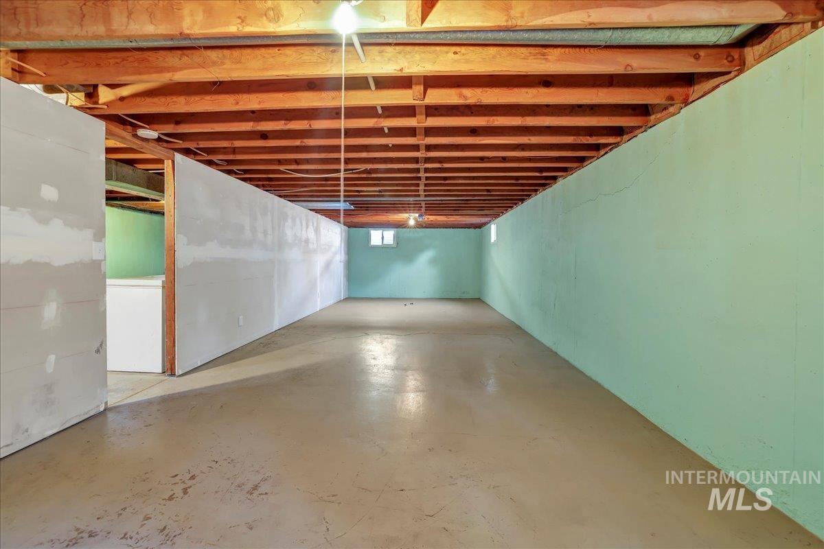 706 10th Avenue Property Photo 23