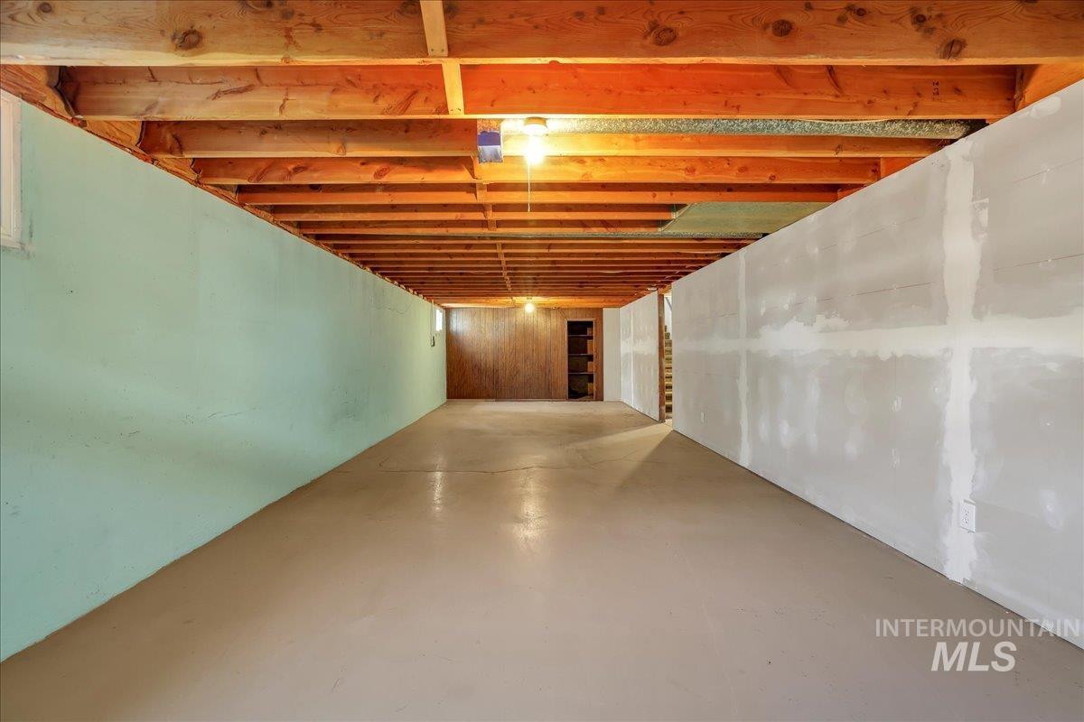 706 10th Avenue Property Photo 24