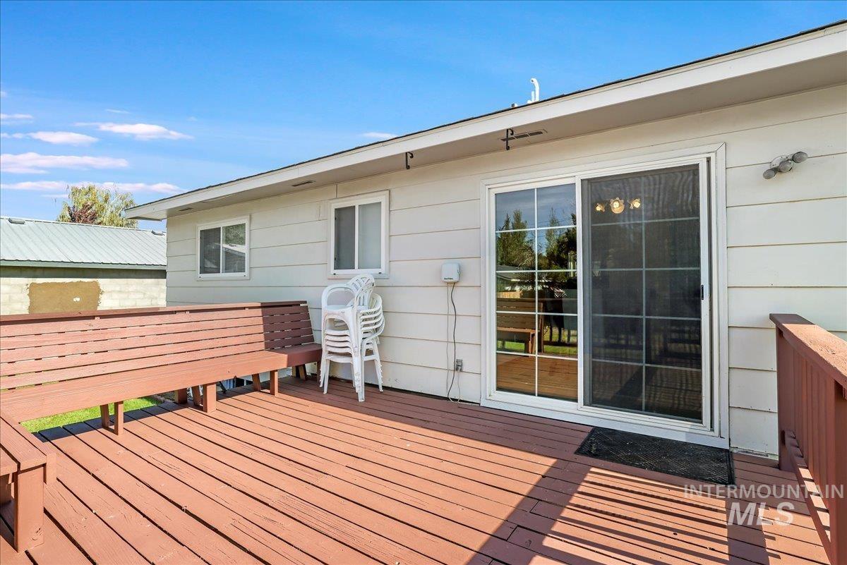 706 10th Avenue Property Photo 25