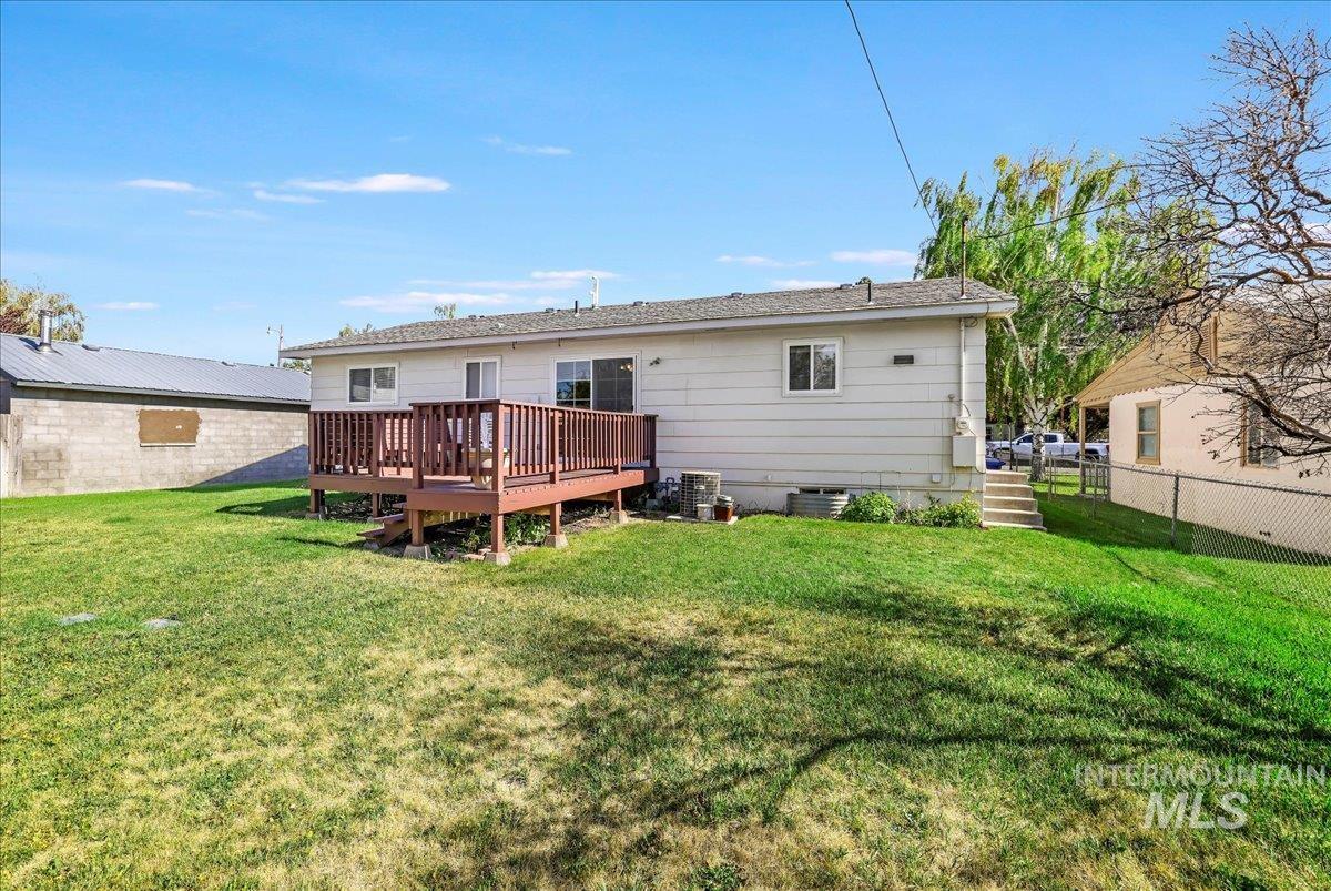 706 10th Avenue Property Photo 27