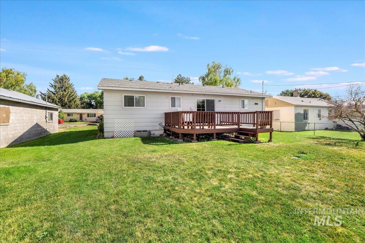 706 10th Avenue Property Photo 28