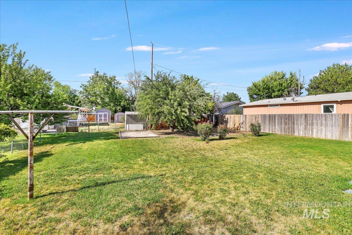 706 10th Avenue Property Photo 30