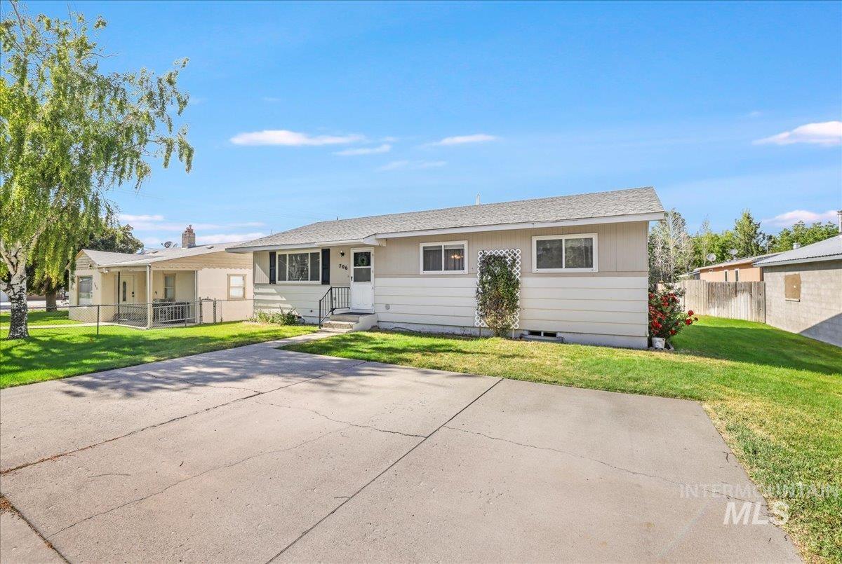 706 10th Avenue Property Photo 31