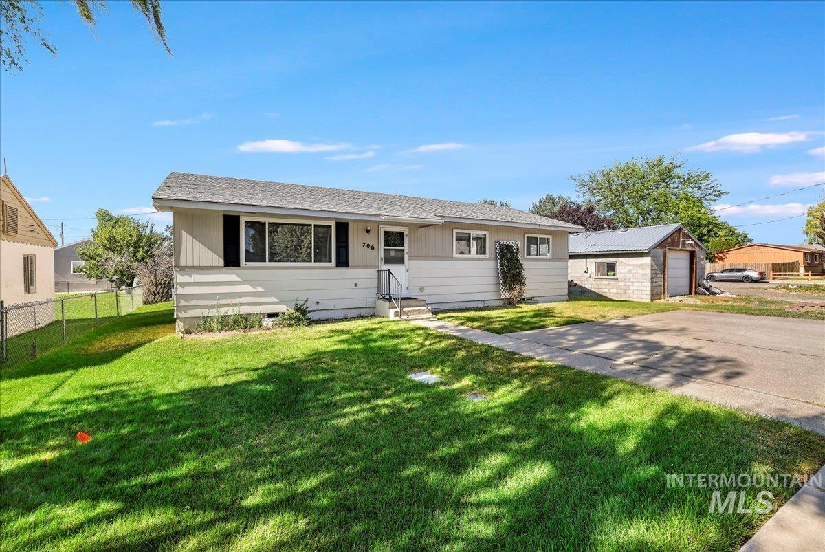 706 10th Avenue Property Photo 32