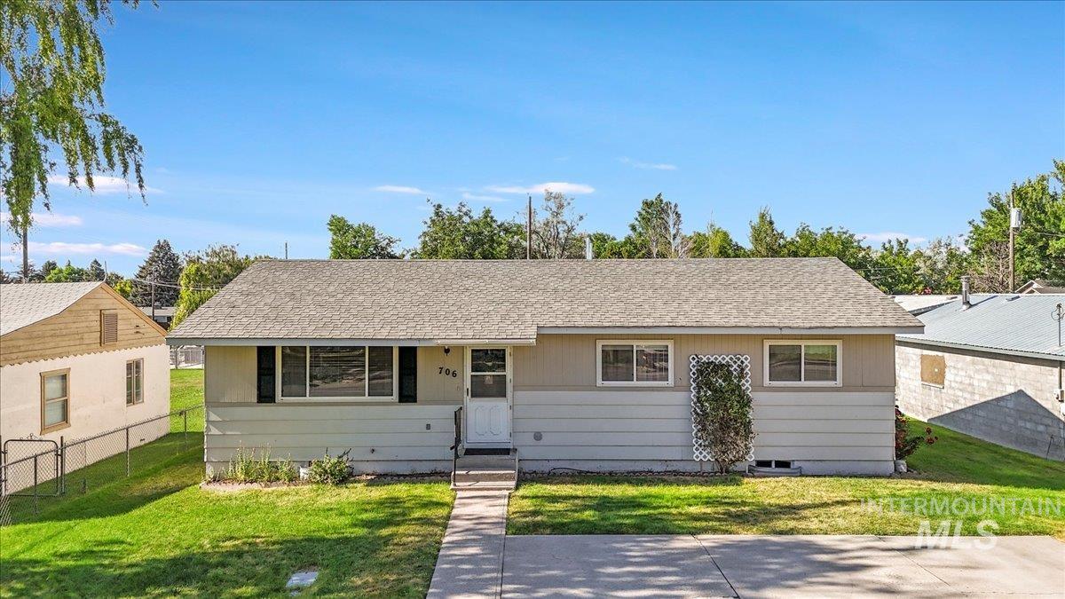 706 10th Avenue Property Photo 33