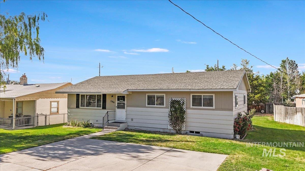 706 10th Avenue Property Photo 34