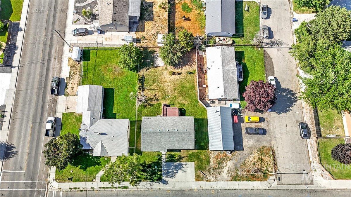 706 10th Avenue Property Photo 36