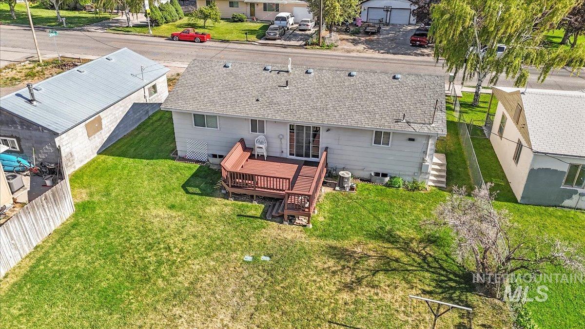 706 10th Avenue Property Photo 37