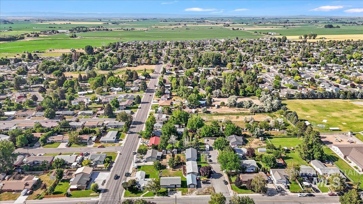 706 10th Avenue Property Photo 38