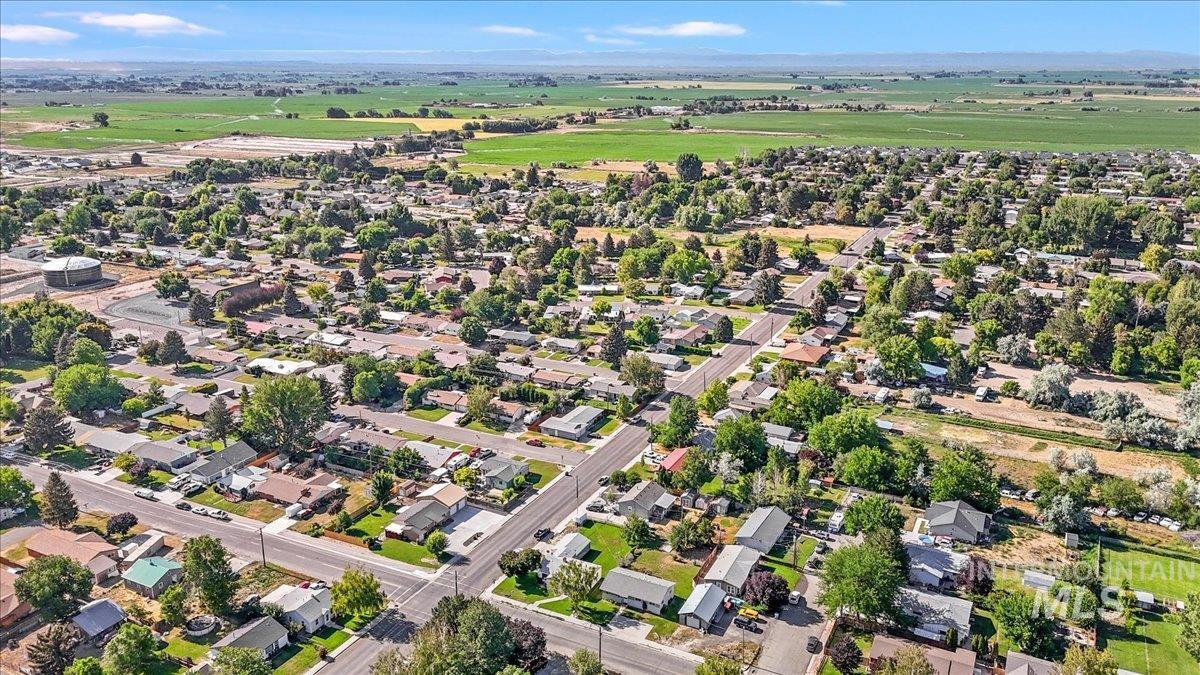 706 10th Avenue Property Photo 39