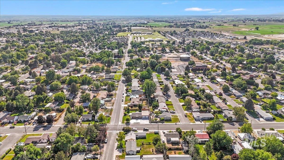 706 10th Avenue Property Photo 40