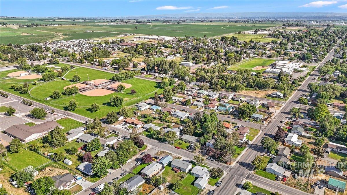 706 10th Avenue Property Photo 42