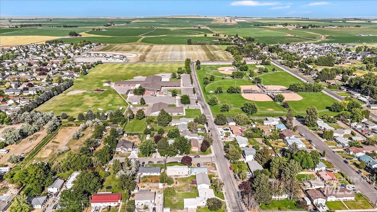 706 10th Avenue Property Photo 43