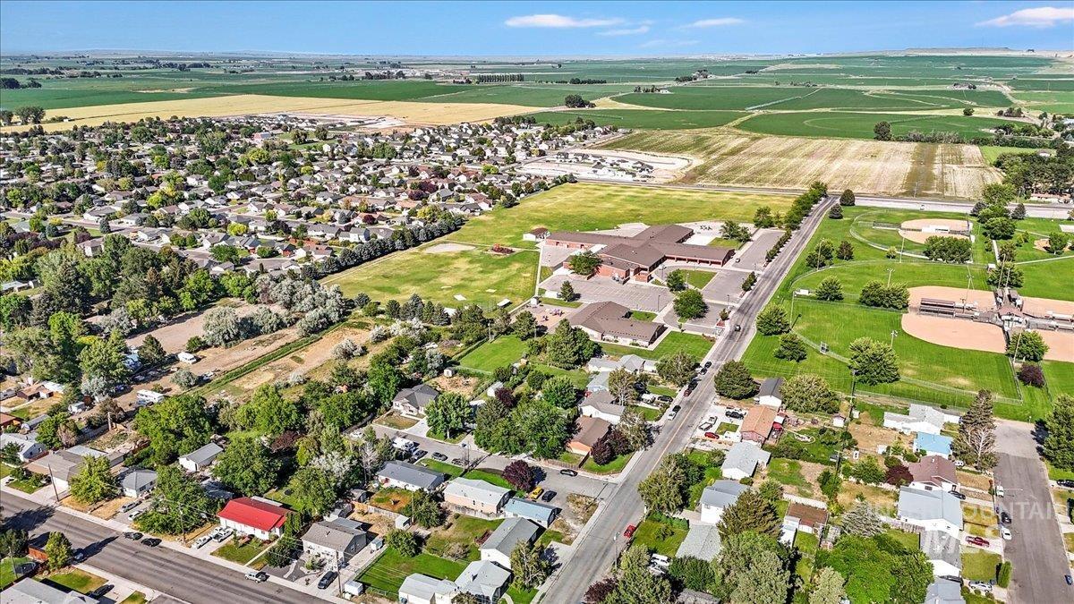 706 10th Avenue Property Photo 44